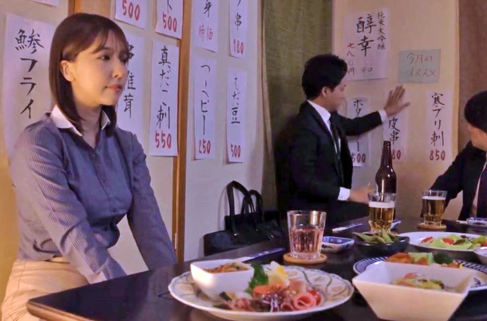 mikami-yua-review-at-an-inn-on-a-business-trip-i-accidentally-shared-a-room-with-my-boss-who-hates-sexual-harassment-a-busty-ol-who-kept-being-squid-all-night-with-an-extremely-sticky-piston-03