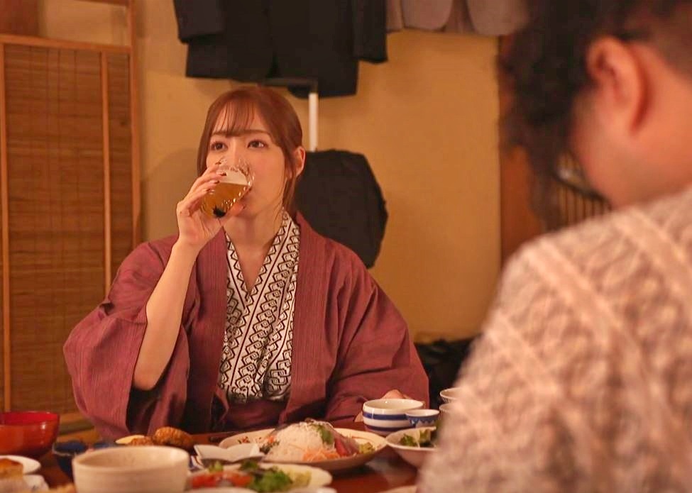 koyoi-konan-review-in-a-shared-room-at-a-business-trip-destination-inn-with-a-caring-female-boss-dedicated-10-shots-ejaculation-sexual-intercourse-03