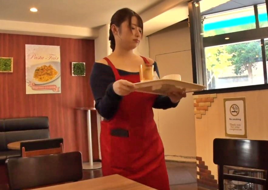 mizuhara-misono-busty-schoolgirl-waitress-is-massaged-and-creampie-01