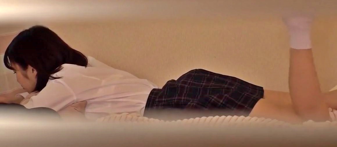 kuramoto-sumire-review-peeping-breaking-into-a-house-covering-a-sleeping-girl-sleep-learning-the-body-of-a-girl-who-has-been-planted-with-her-pleasure-by-vaginal-cum-shot-02