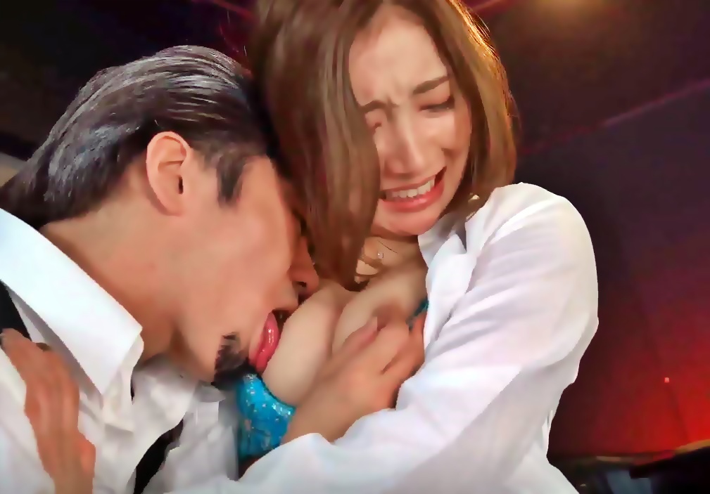 kami-anna-review-the-manager-who-hates-the-sexy-beauty-at-her-part-time-job-made-her-wear-a-racy-miniskirt-and-fell-into-the-pleasure-of-sexual-harassment-03