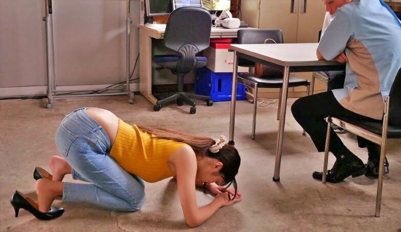 kinoshita-himari-review-if-you-want-me-to-go-home-stick-out-your-big-ass-a-beautiful-wife-who-went-to-the-convenience-store-to-apologize-for-her-troubled-shoplifting-son-apologizes-dogeza-02