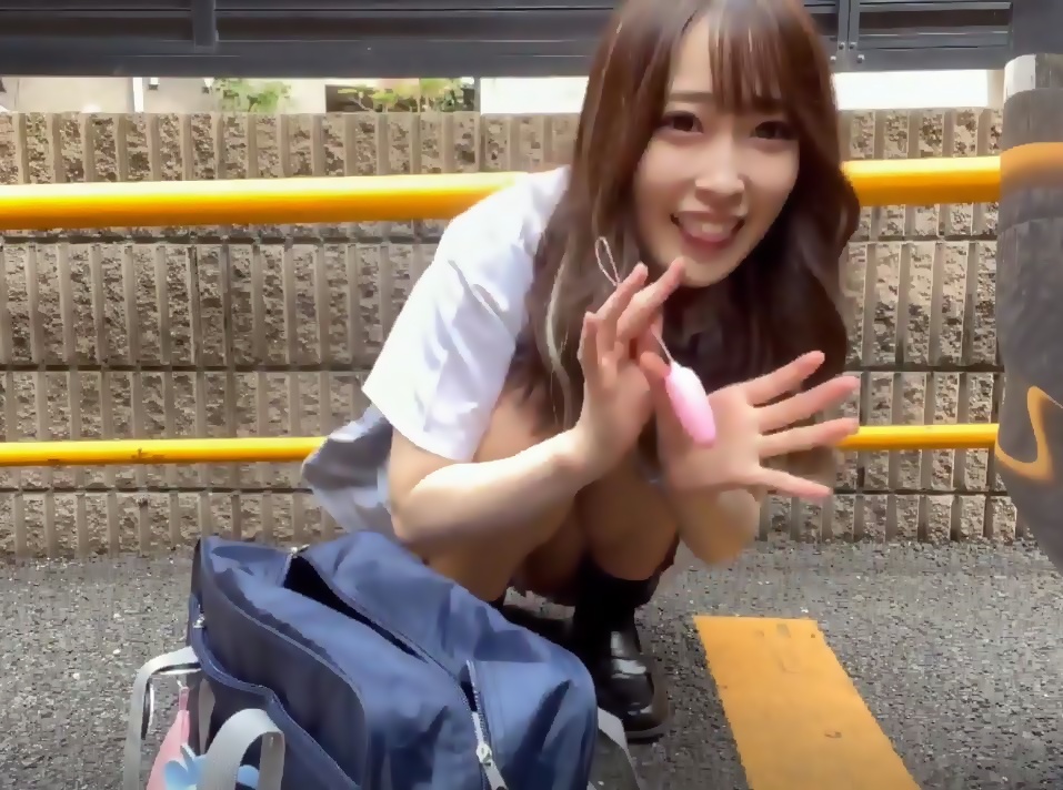 amane-mizuki-review-do-you-hate-obscene-school-girls-who-are-addicted-to-masturbation-02