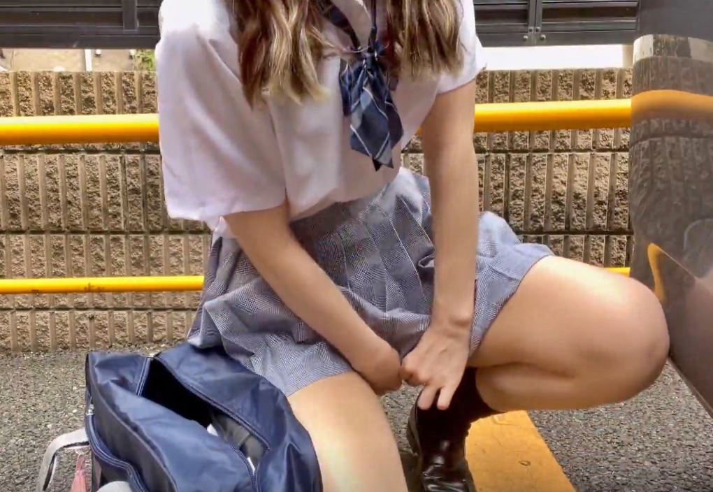 amane-mizuki-review-do-you-hate-obscene-school-girls-who-are-addicted-to-masturbation-03