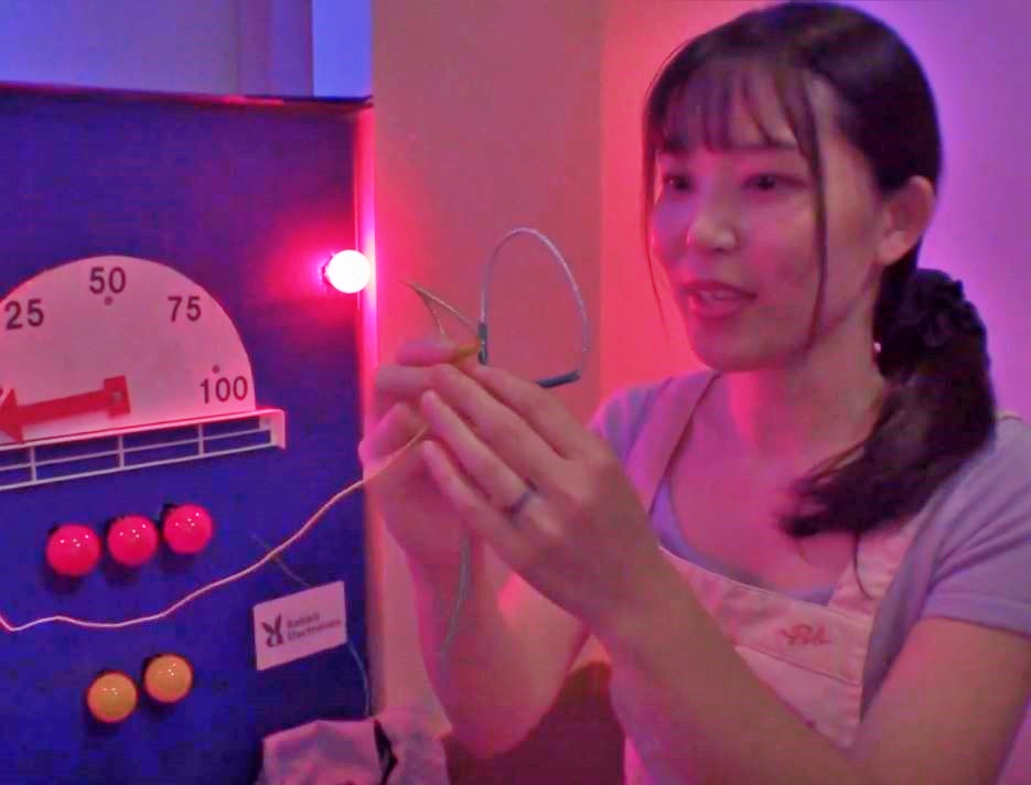 sugisaki-misaki-review-helping-with-chewy-power-generation-02