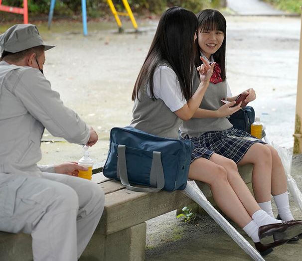 uruki-sara-review-noshon-schoolgirl-chained-leg-restraint-pee-injection-2-healthy-black-hair-beautiful-girl-01