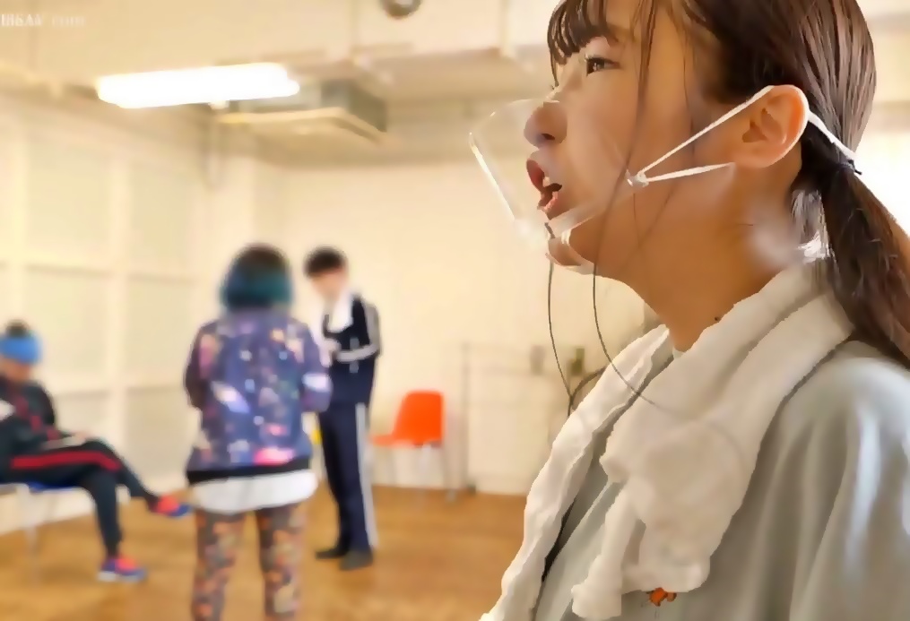 hoshino-natsuki-review-a-small-body-with-a-height-of-150-cm-is-bright-and-energetic-like-the-sun-18-year-old-g-cup-lolita-theatrical-troupe-member-av-debut-02